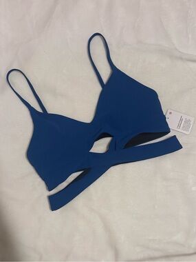 Lululemon V-Neck Crossover Underband Bra